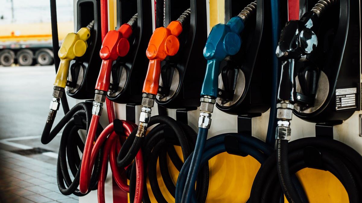 Οι τιμές των καυσίμων μετά τη βουτιά του πετρελαίου