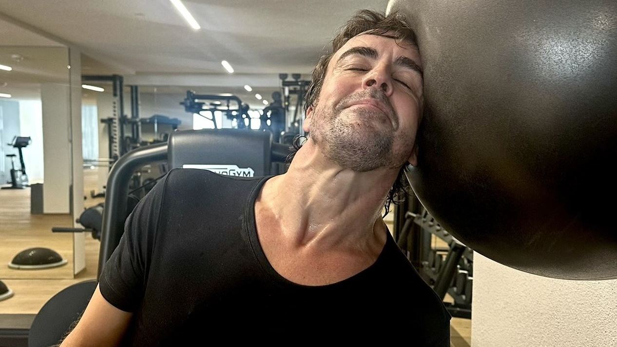 Γιατί έγινε viral o λαιμός του οδηγού της F1, Fernando Alonso