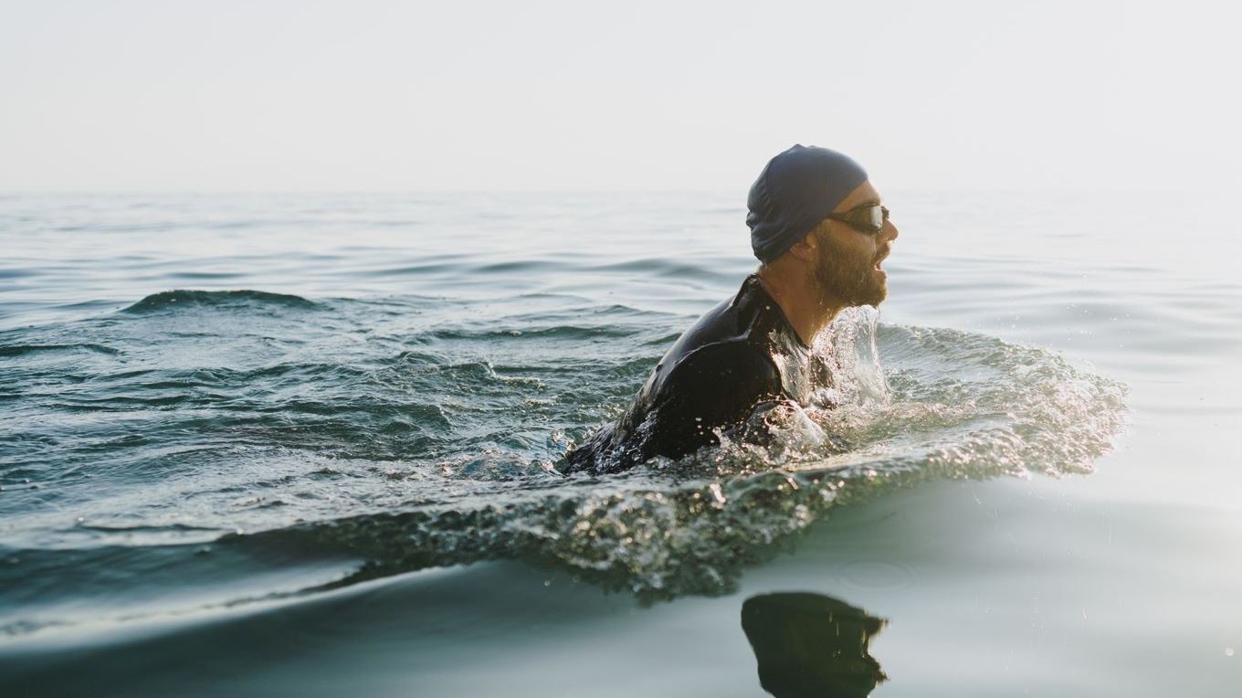 Γιατί αξίζει να συνεχίσεις το κολύμπι και τον χειμώνα
