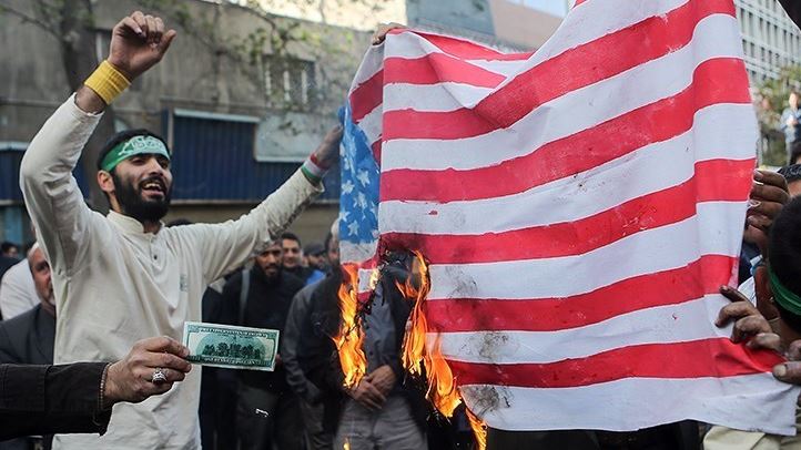 Ιράν: "Τα πολεμικά πλοία των ΗΠΑ θα καταστραφούν αν μας απειλήσουν"