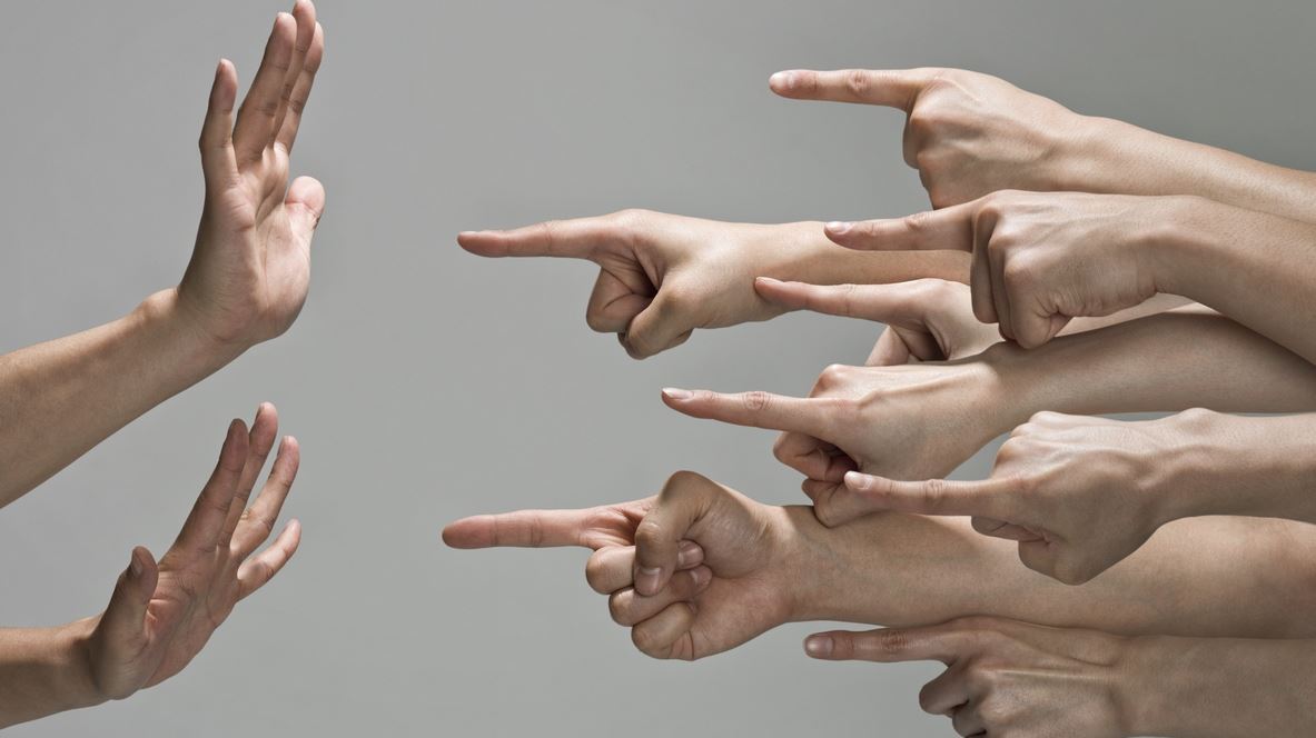 Πώς πρέπει να αντιμετωπίζουμε την κριτική που μας ασκούν