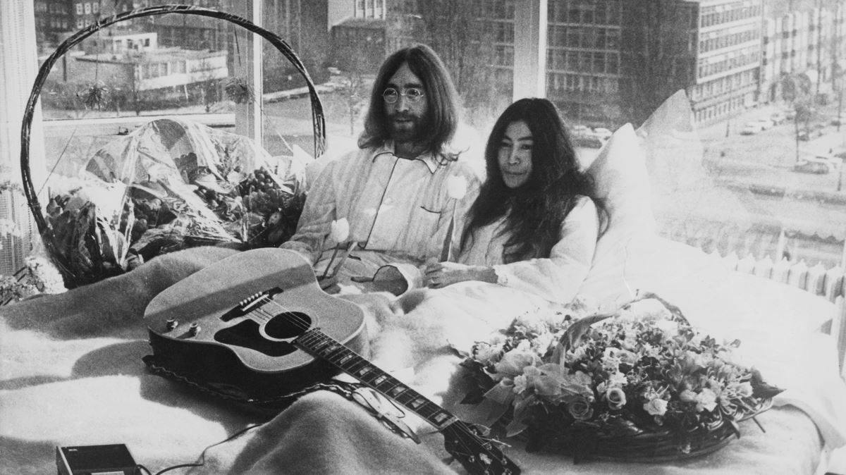 Όταν ο John Lennon και η Yoko Ono ξάπλωσαν στο κρεβάτι